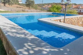 Casa con jardín y piscina privada
